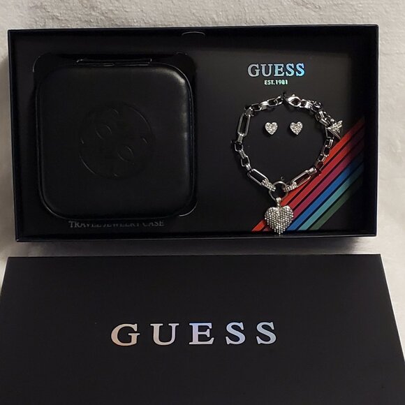 NWT in Giftbox - GUESS SILVER Heart Bracelet/Earrings with travel jewelry case - Picture 2 of 12